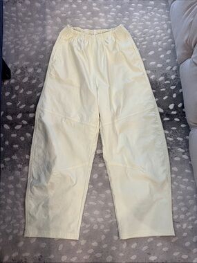 Relaxed Wide-Leg Light Green Pants with Elastic Waist